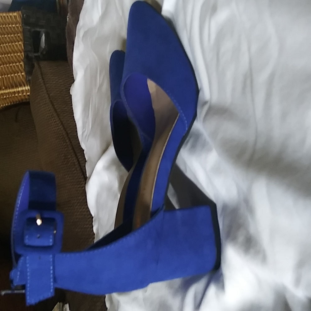 Shoes - Picture 2 of 10